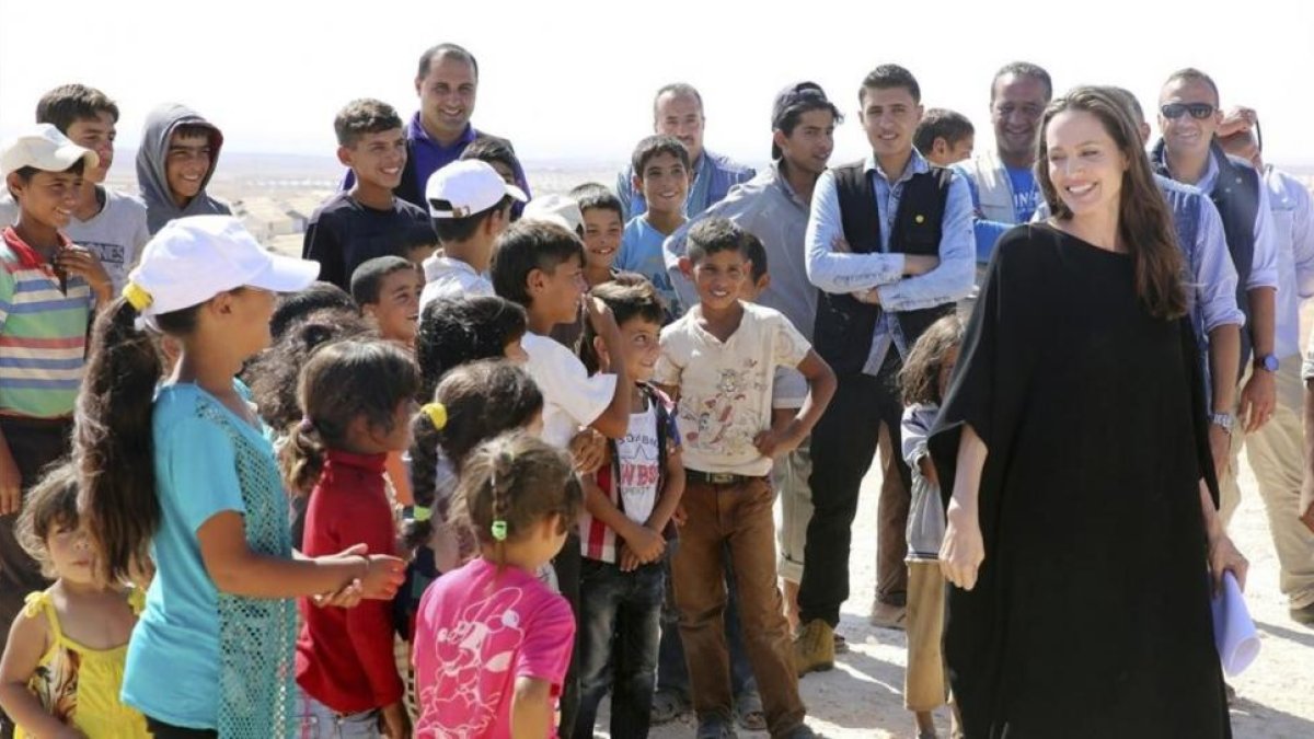 Angelina Jolie ha visitado el campo de refugiados de Azraq (Jordania).-EFE / JAMAL NASRALLAH