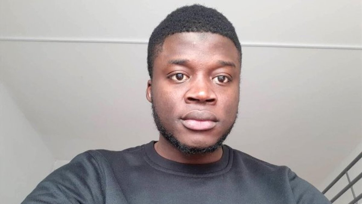 Alassa Mfouapon, refugiado camerunés, ha denunciado al diario alemán Bild.-EL PERIÓDICO