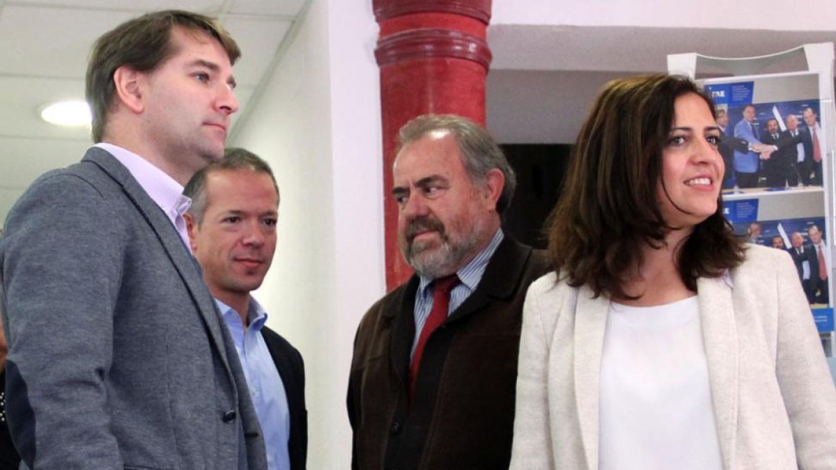 Manuel Rocha, Ander Gil, Manuel Juez (Apilet, integrada en FAE) y Esther Peña, ayer en la sede de los empresarios.-JAIME CARAZO
