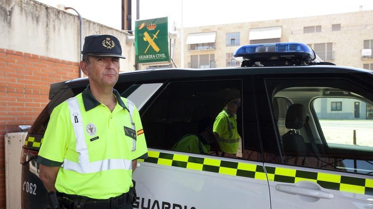 El turismo en el que iban los seis jóvenes se salió y chocó contra un árbol a las afueras de Galisancho --ICAL