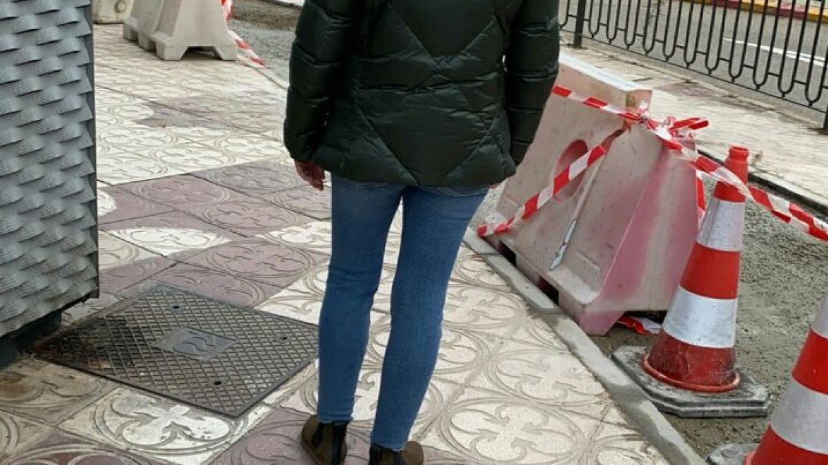 Vox critica que el carril bici dejará poco espacio para peatones en este tramo de la plaza España. ECB