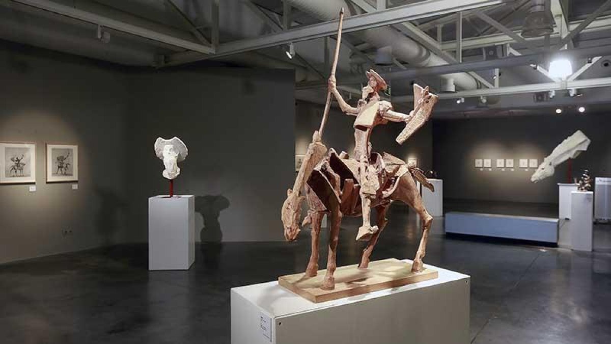 Una de las partes de ‘Venancio Blanco. Una mirada a Cervantes’ gira en torno al proceso de creación del monumento a Don Quijote y Sancho que se levanta en Valdepeñas.-Raúl Ochoa