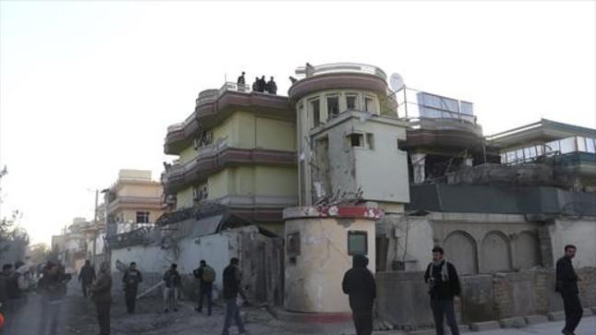 Estado en el que quedó la embajada española en Kabul tras el ataque.-EFE / AP
