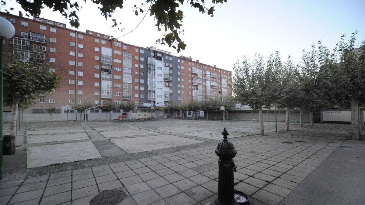 Las obras para crear un parque urbano en la plaza Guadalajara saldrán a licitación en unos días.-ISRAEL L. MURILLO