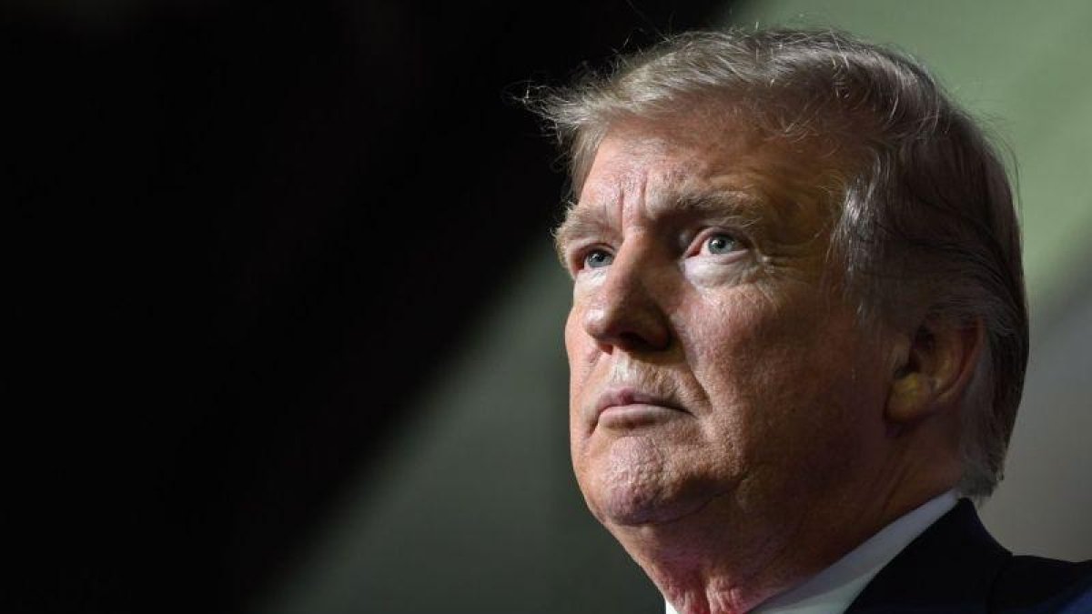 El presidente Donald Trump y su declaración de emergencia para construir el muro fronterizo.-AFP