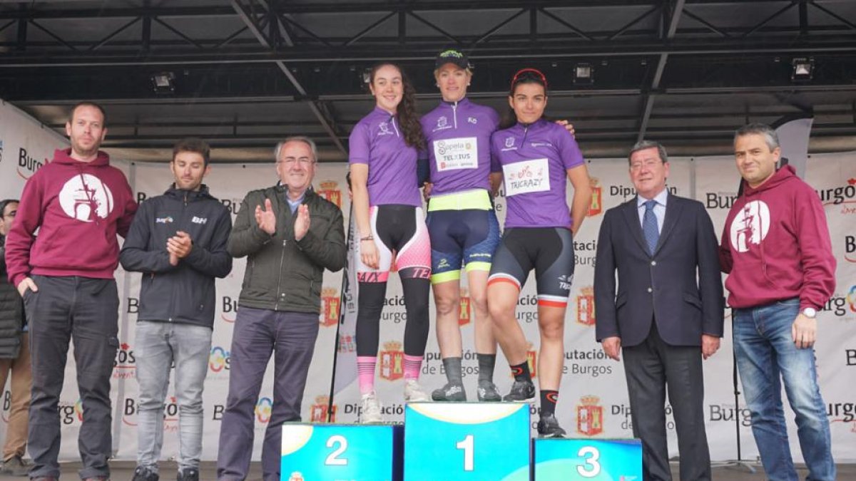 Las vencedoras finales en las tres categorías, Beatriu Gómez, Mireia Trias y Eva Anguela, en el podio-Íñigo Alonso