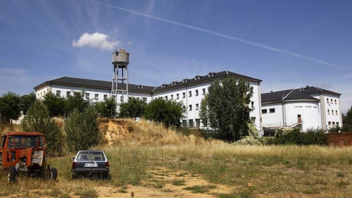 El Seminario Menor La Bañeza, donde se denuncian varios casos de abusos sexuales.-DIARIO DE LEÓN
