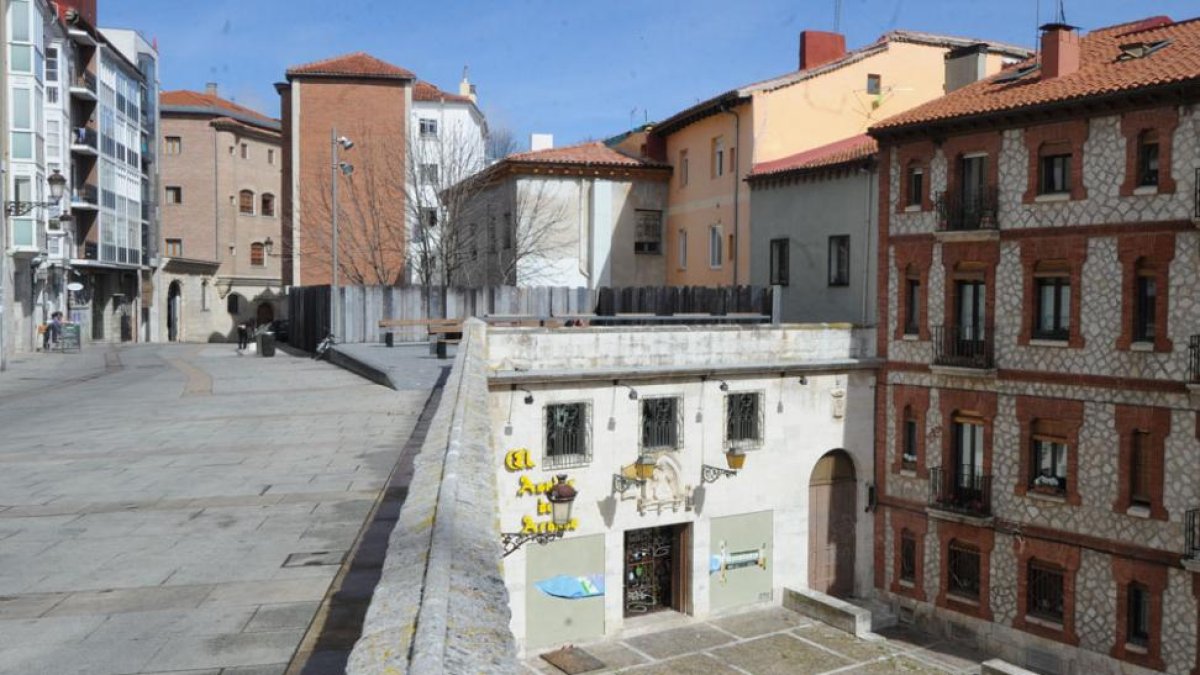 El Estudio de Detalle contempla una altura más y, por tanto, se eleva sobre la calle Fernán González.-ISRAEL L. MURILLO
