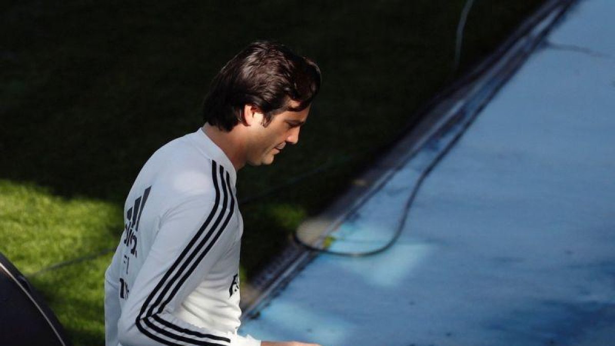 Santiago Solari en el entrenamiento de este sábado del Madrid.-EFE