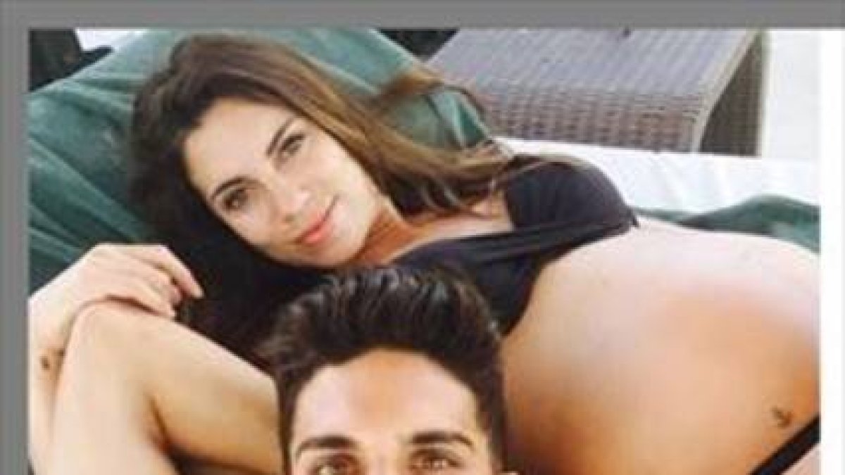 Bartra y Jiménez, en una imagen colgada en las redes sociales durante el embarazo de la periodista.-Foto: INSTAGRAM