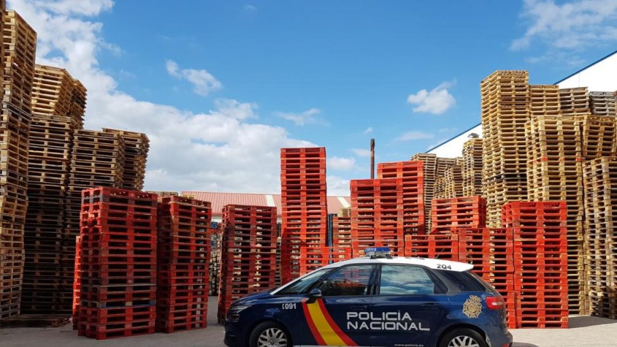Material recuperado por la Policía.-ECB