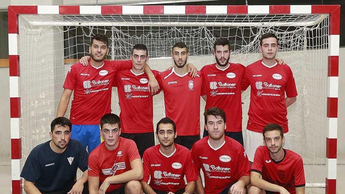 Plantilla del Serrano Sport, que perdió la pasada jornada en su enfrentamiento con La Senda de los Elefantes.-RAÚL G. OCHOA