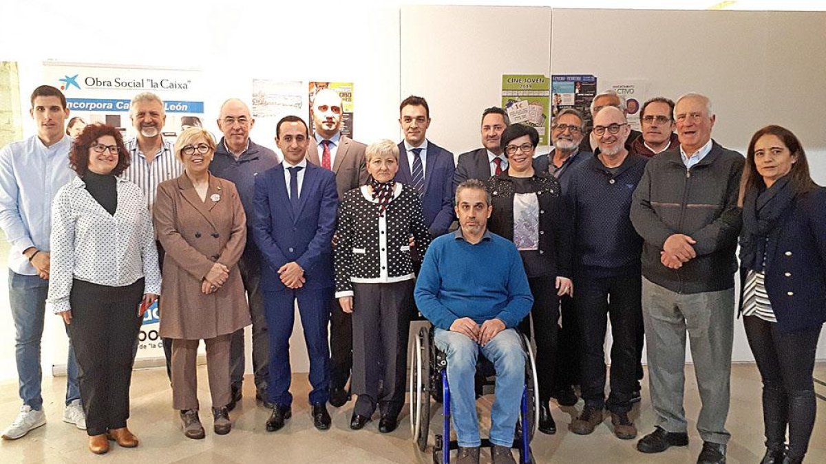 Foto de familia de participantes en el programa Incorpora en Castilla y León.-ECB
