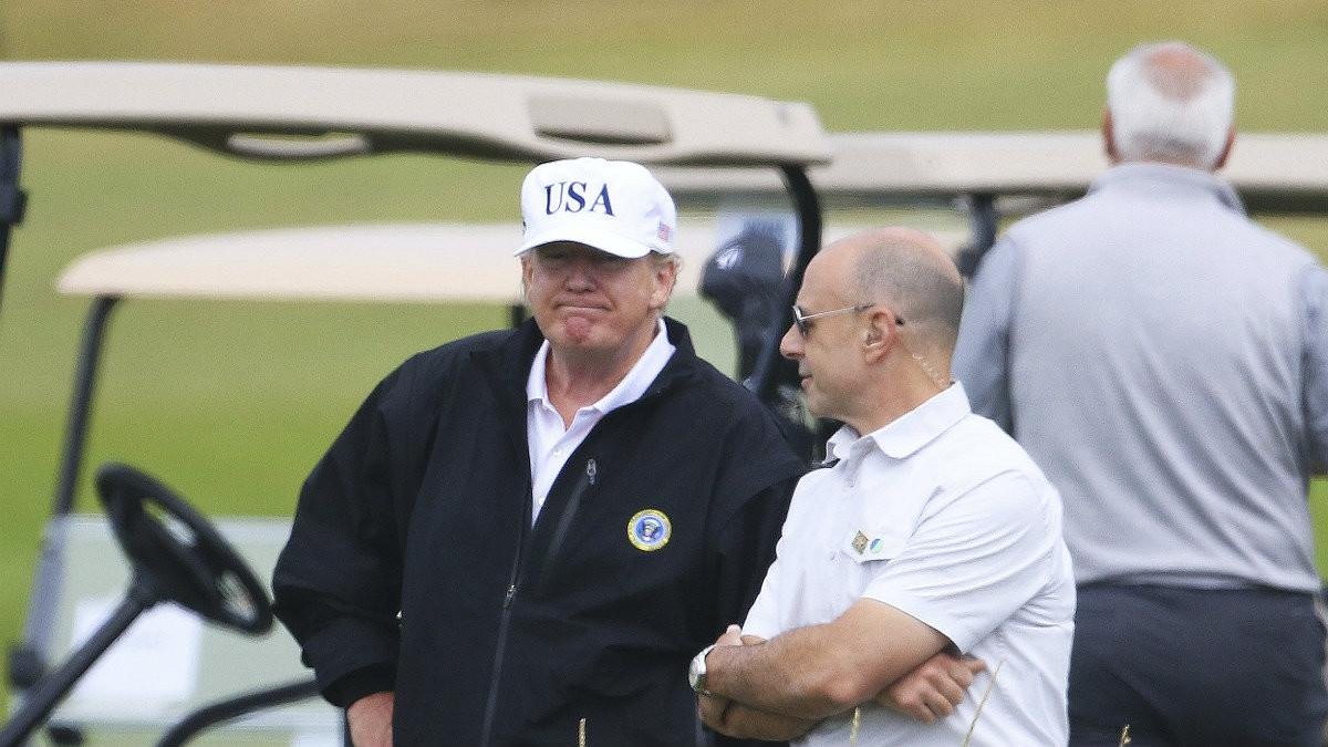 Donald Trump, en el campo de golf de Turnberry, durante su visita a Escocia.-AP