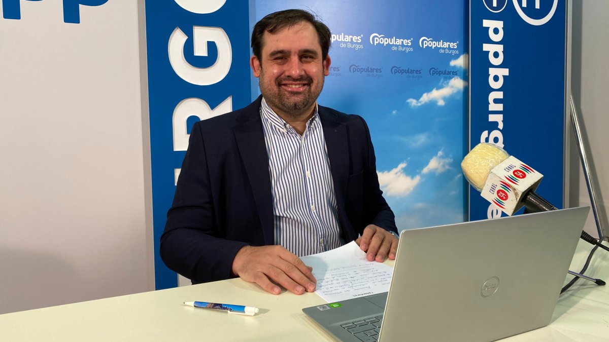 Jorge Berzosa en la rueda de prensa para presentar la proposición de movilidad sostenible.