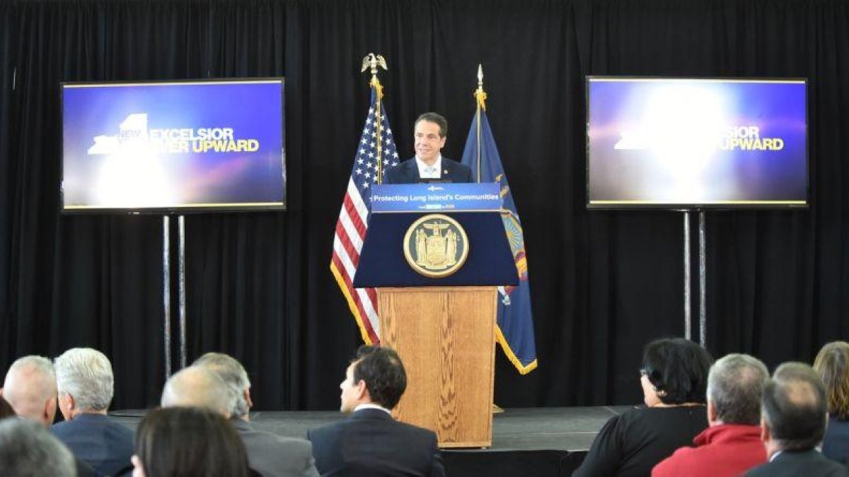 El gobernador de Nueva York Andrew Cuomo, donde aparece mientras habla durante un acto para anunciar su lucha en contra del MS-13 en Long Island.-OFICINA GOBERNADOR ANDREW CUOMO