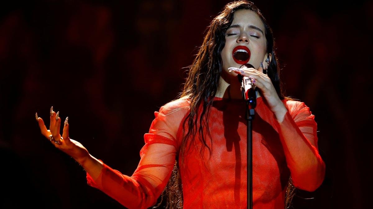 Rosalía revoluciona los Goya con su versión de Me quedo contigo.-REUTERS