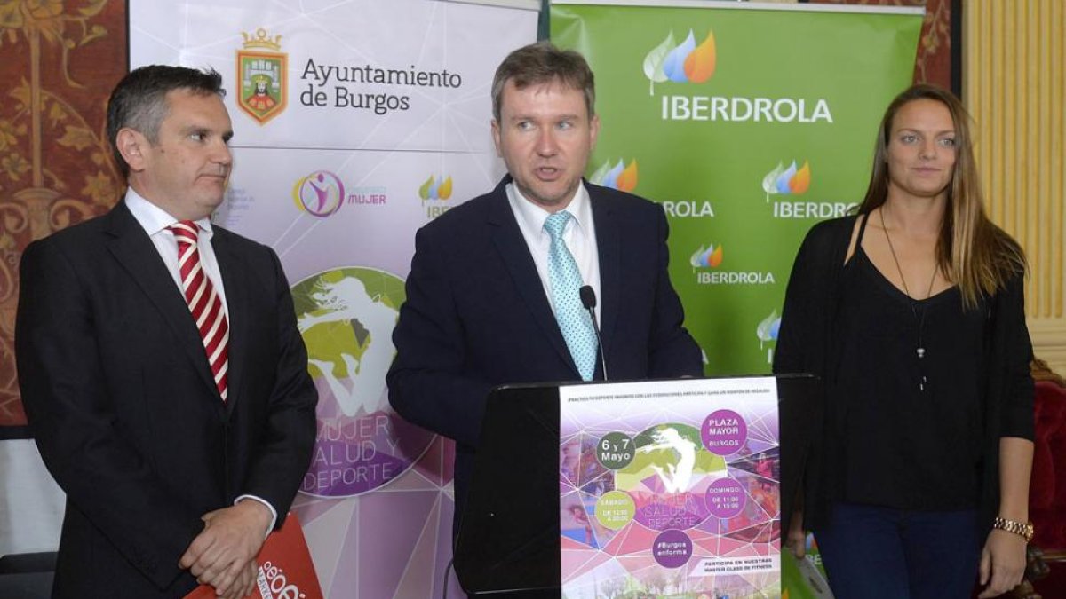 Nacho Solana, Javier Lacalle y Jennifer Pareja.-ICAL