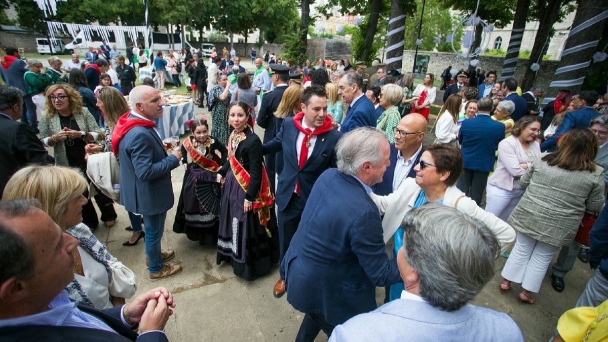 El alcalde de Burgos, Daniel de la Rosa, en la recepción de autoridades en el Palacio de la Isla. TOMÁS ALONSO