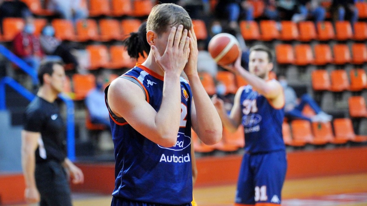Ryan Nicholas se lamenta durante un partido. TOMÁS ALONSO