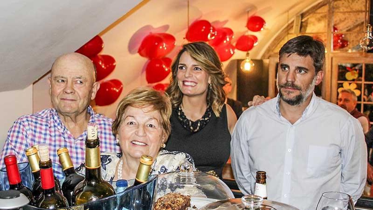 La familia Saiz Vélez celebró los 30 años del negocio familiar.-ECB