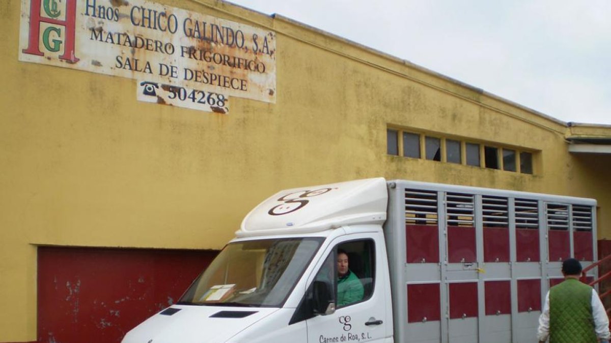 La empresa adjudicataria lamenta que el Ayuntamiento no haya sacado todavía el pliego para la venta de la parcela.-L. V.
