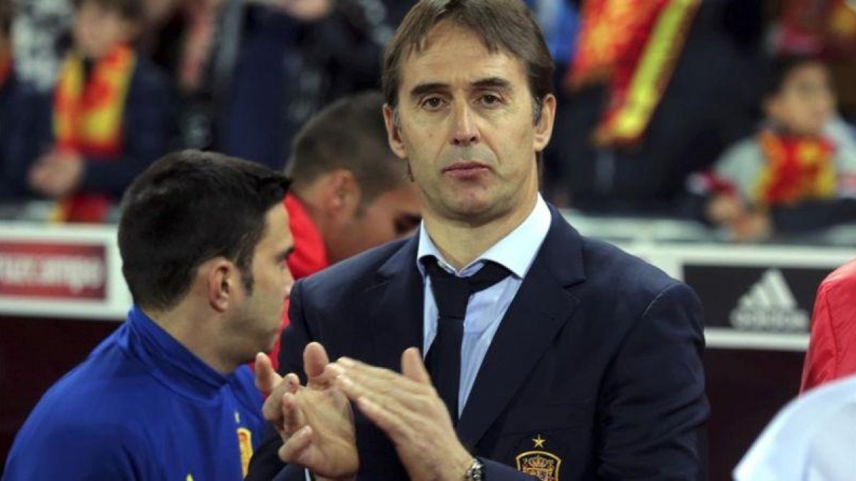Julen Lopetegui se decantó por Messi para su primer puesto en las votaciones del 'FIFA The Best'.-EFE / PEPE TORRES