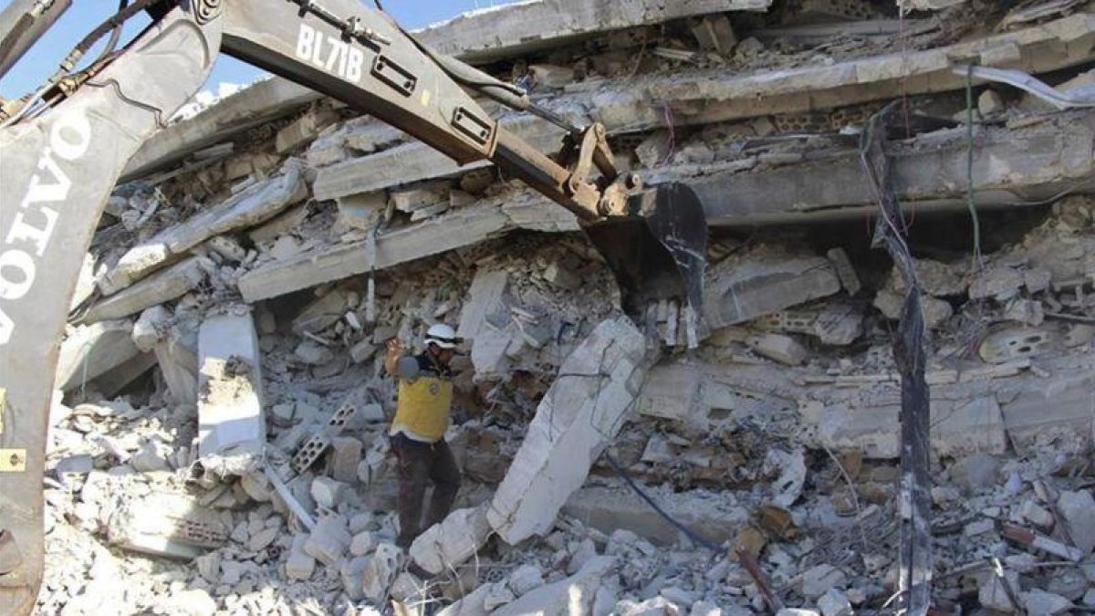 La explosión ha provocado el desplome de un edificio de cinco plantas.-AP