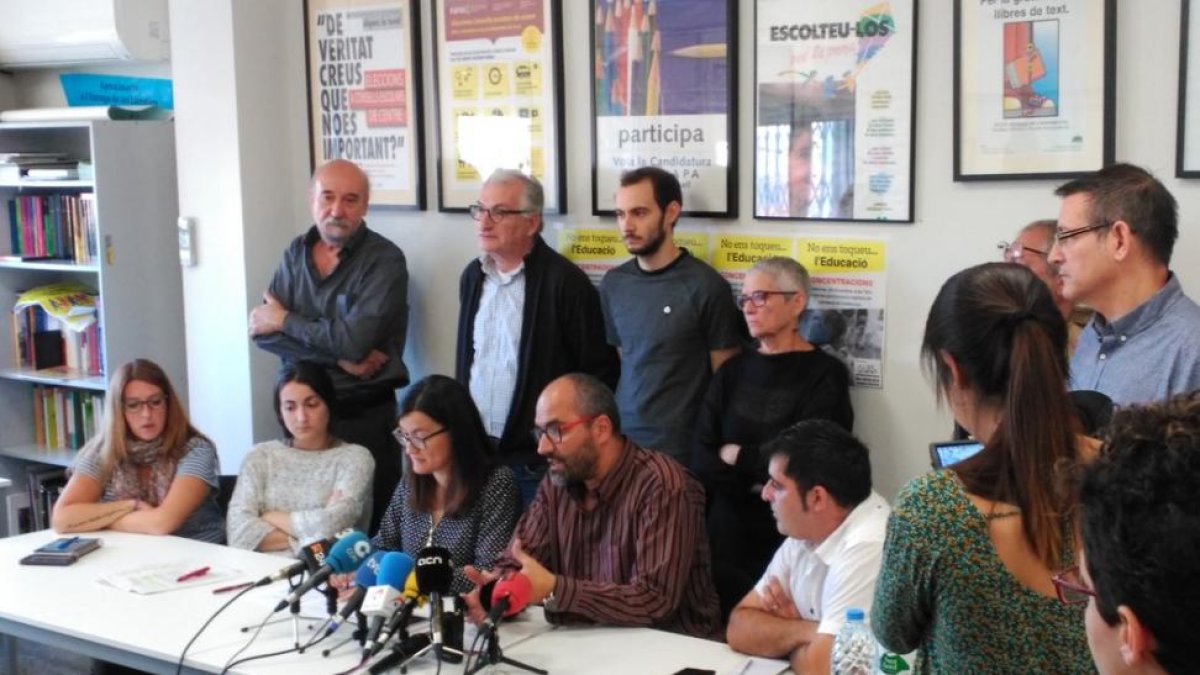 Representantes de las entidades integradas en el Marco Unitario de la Comunidad Educativa, durante la presentación de la convocatoria de concentraciones.-PERIODICO (FAPAC)