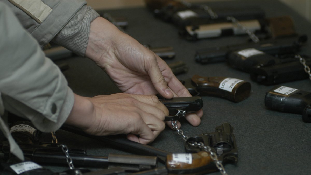 Imagen de armas en una subasta organizada por la Guardia Civil. RAÚL G. OCHOA