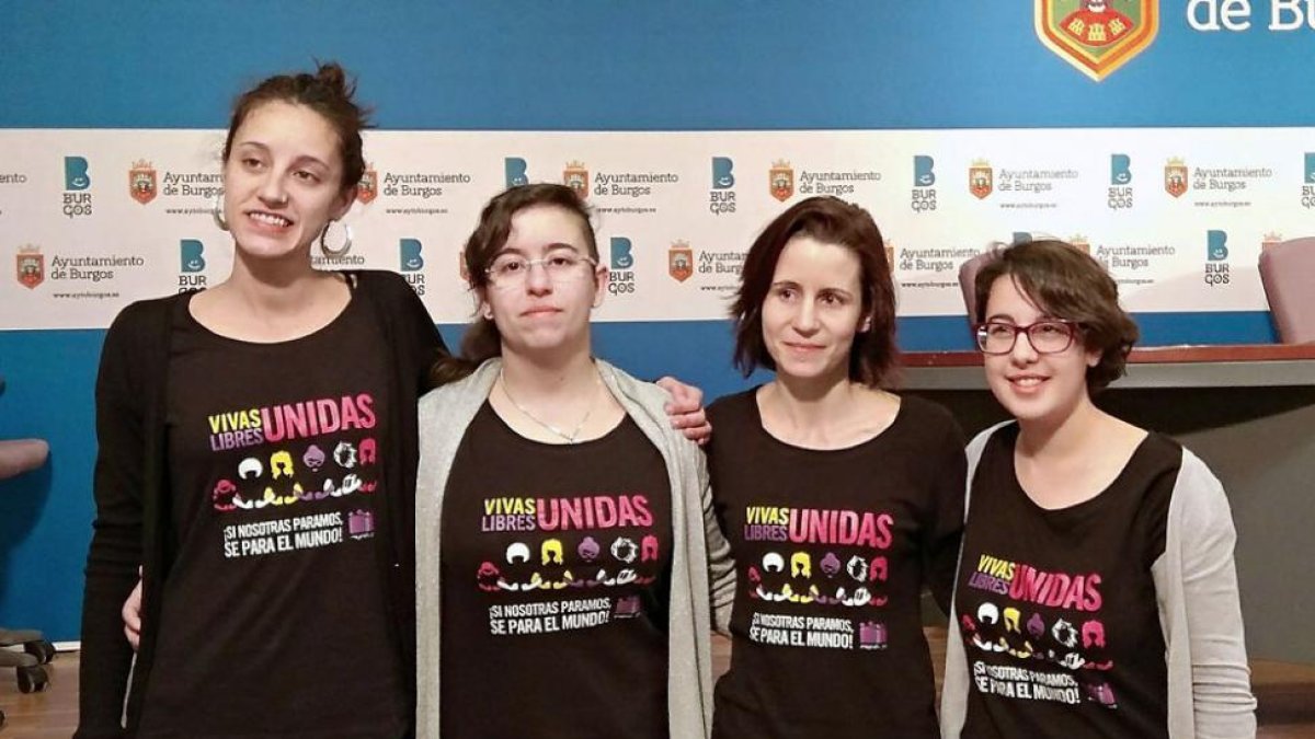 Blanca Guinea, Sara Hojas, Eva de Ara y Antea Izquierdo, tras la rueda de prensa.-ECB