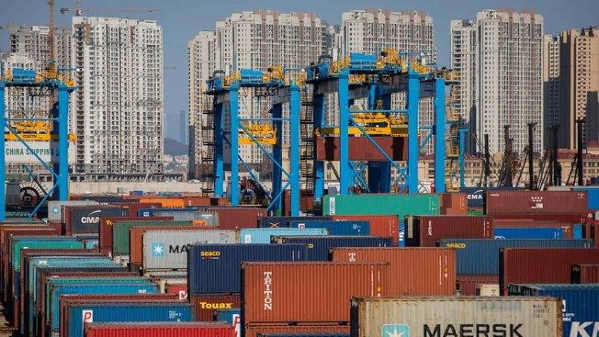 Contenedores de exportaciones en un puerto de China.-EPA