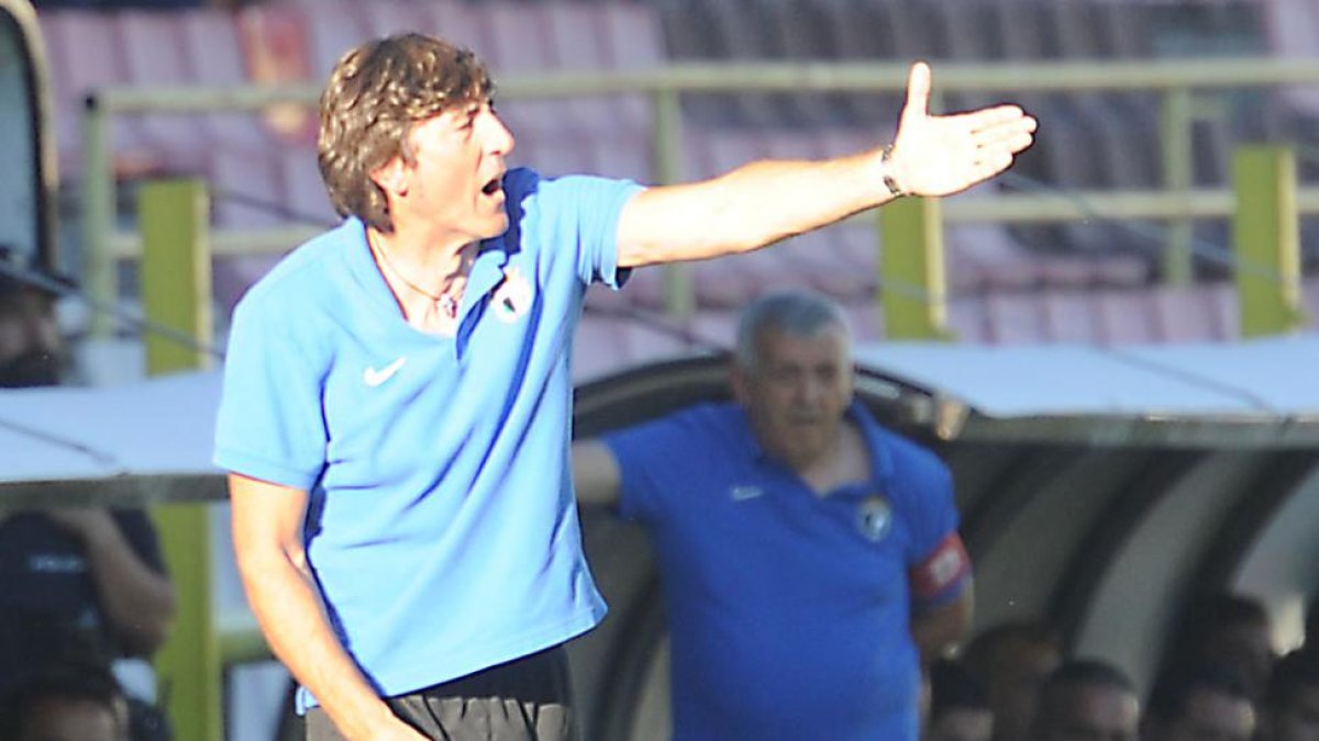 Patxi Salinas da instrucciones durante un partido-I. L. Murillo