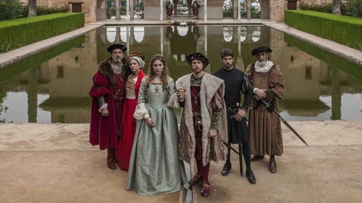 Blanca Suárez y Álvaro Cervantes, en una imagen de 'Carlos, Rey Emperador'.-Foto: RTVE