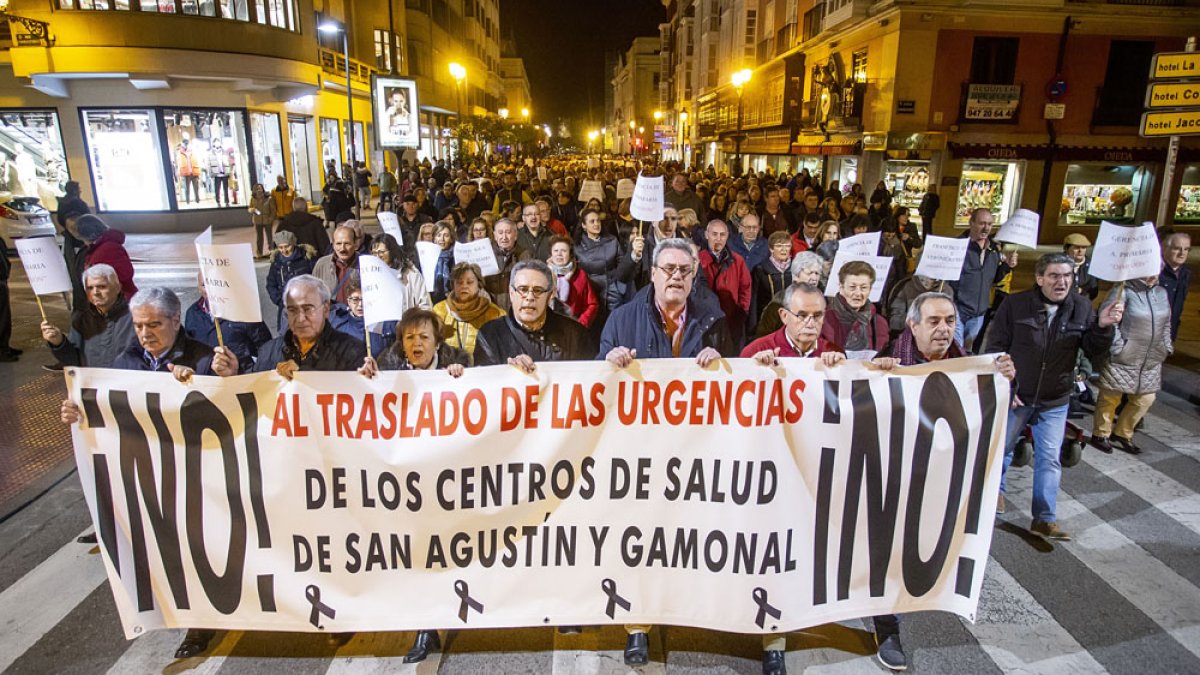 La manifestación partió desde la plaza del Cid congregando a 1.500 personas. SANTI OTERO