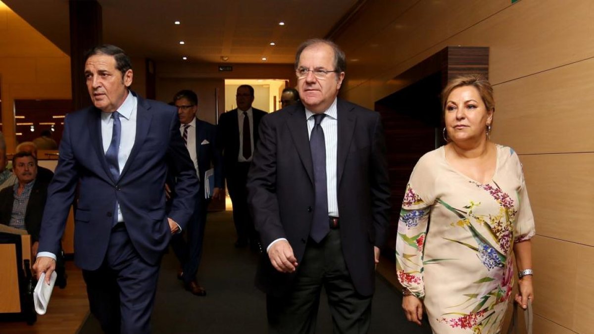 Presentación del IV Plan de Salud de Castilla y León con la intervención del presidente de la Junta, Juan Vicente Herrera. Junto a él, la vicepresidenta de la Junta, Rosa Valdeón, y el consejero de Sandidad, Antonio Sáez.-ICAL