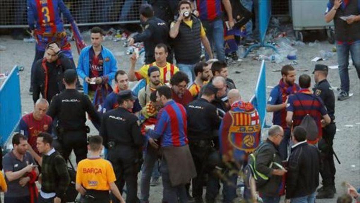 Control de seguridad en los accesos al Wanda Metropolitano, el pasado sábado, antes del partido de final de Copa.-EFE / JUAN CARLOS HIDALGO