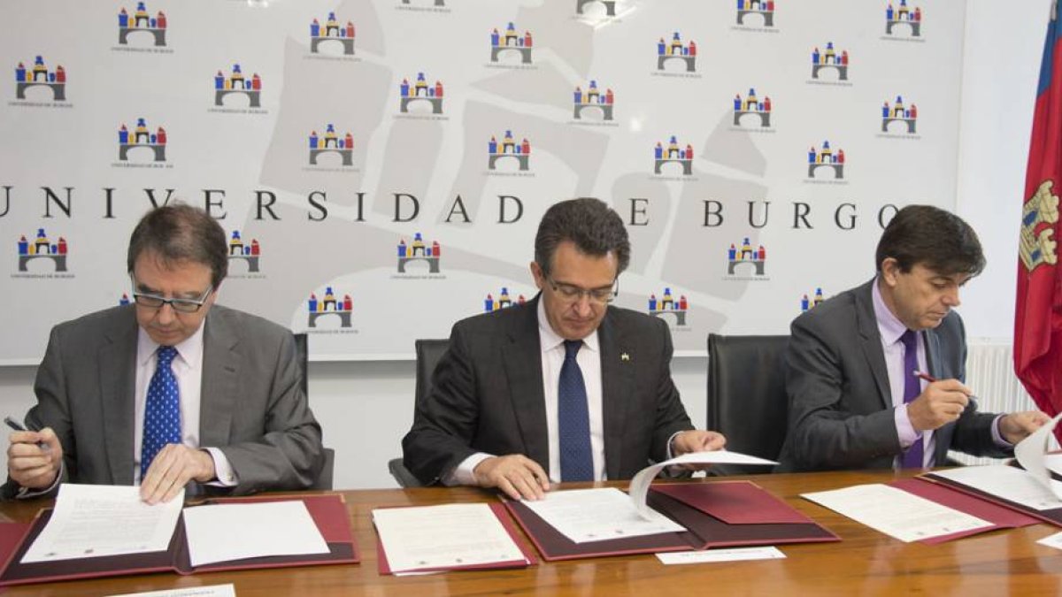 Los rectores Fernando Galván Reula, Alfonso Murillo Villar y Carlos Andradas Heranz.-ICAL