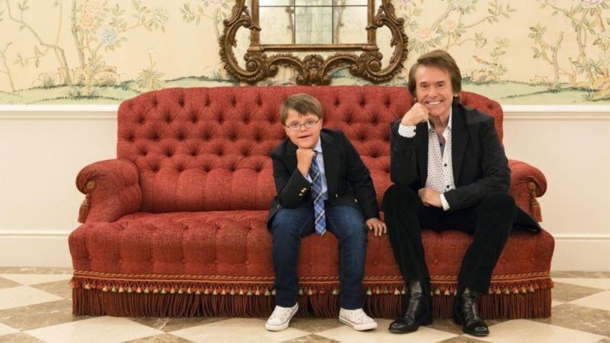 Raphael con Alberto, en el calendario Talita.-MARC VIRGILI