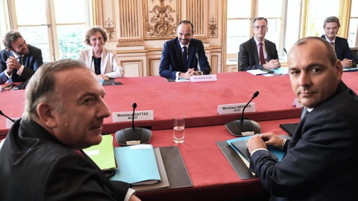 El primer ministro francés, Édouard Philippe, presenta la reforma laboral a los agentes sociales-AFP / ALAIN JOCARD