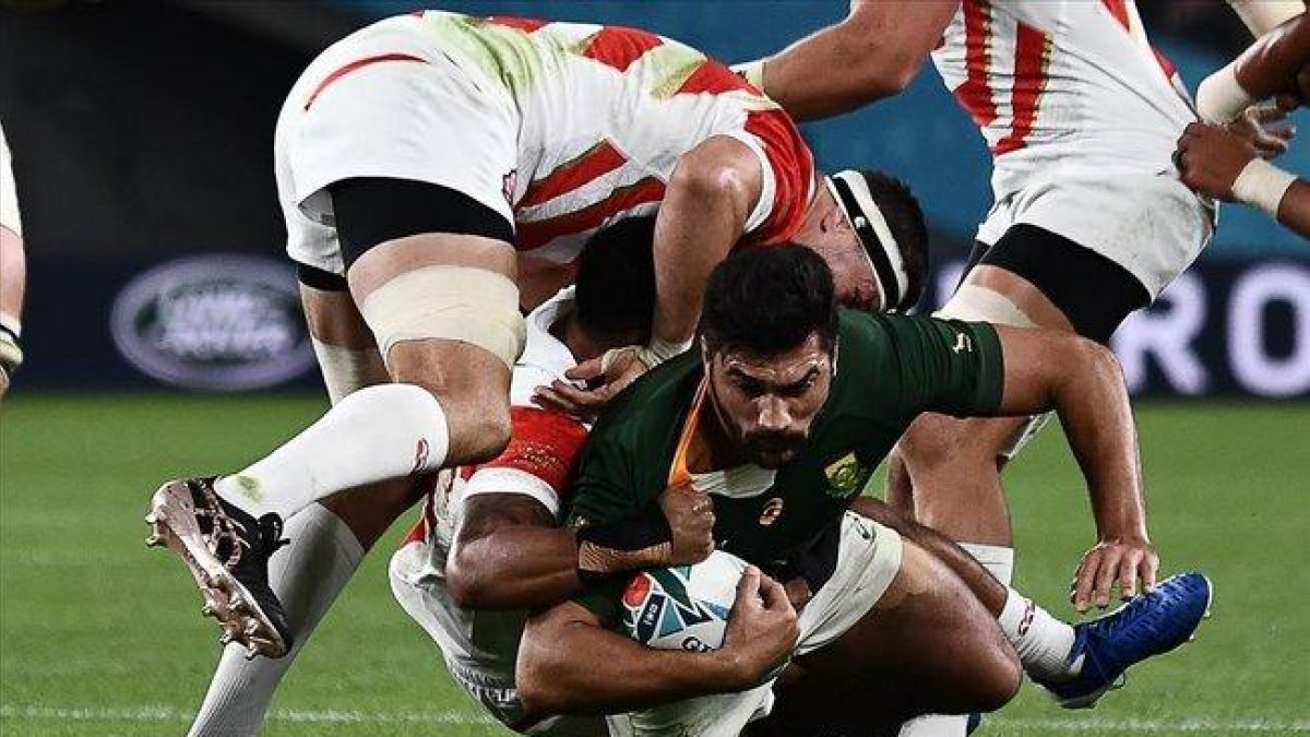 Damian de Allende, placado durante el partido de cuartos contra Japón.-ANNE-CHRISTINE POUJOULAT (AFP)