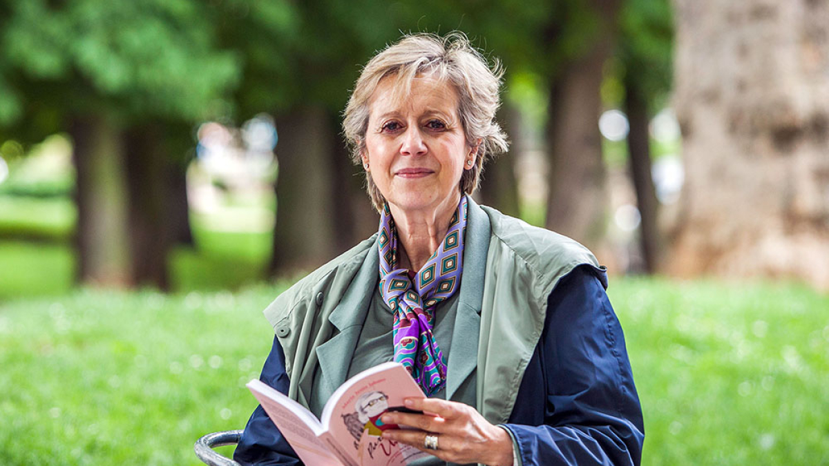 María Jesús Jabato, con un ejemplar de ‘Puro Umbral’. TOMÁS ALONSO