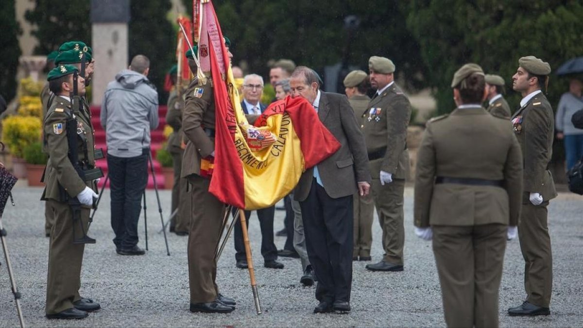 Jura de bandera de civiles celebrada en el cuartel del Bruc, en mayo del 2016.-MARTÍ FRADERA