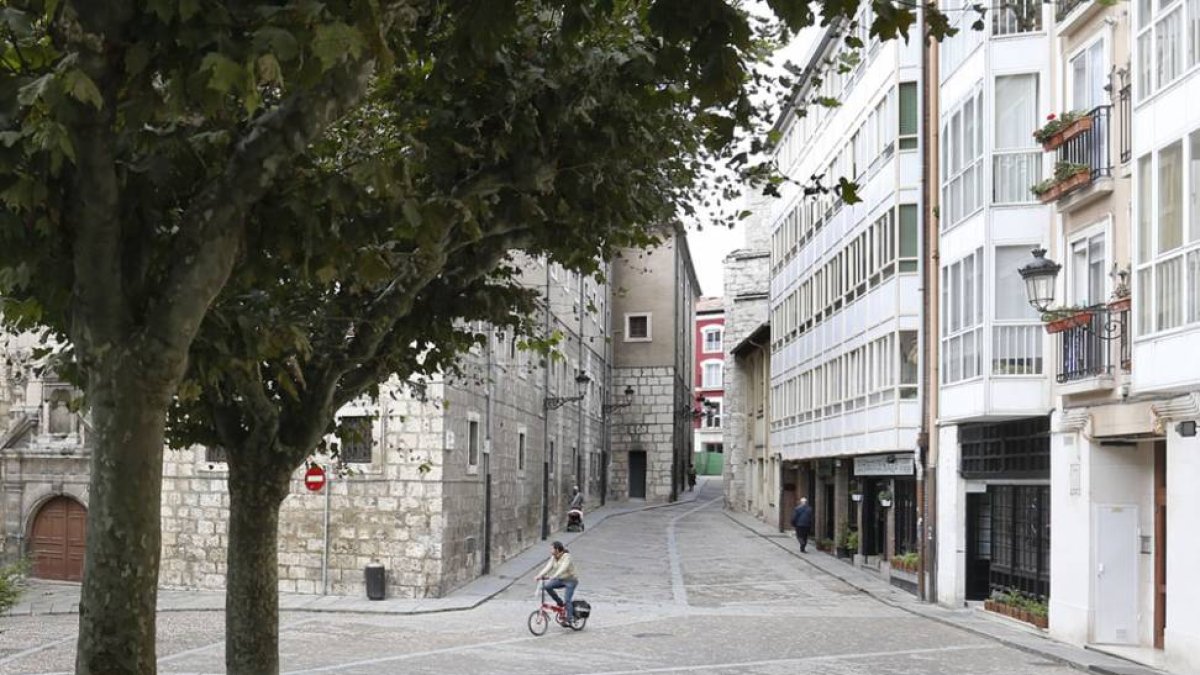 Calle de Santa Águeda.-Raúl G. Ochoa