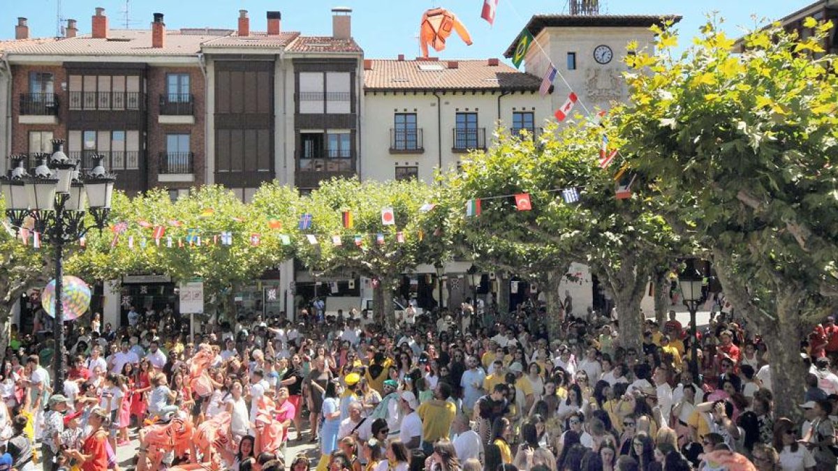 La participación de las peñas es fundamental para las fiestas.-G. GONZÁLEZ