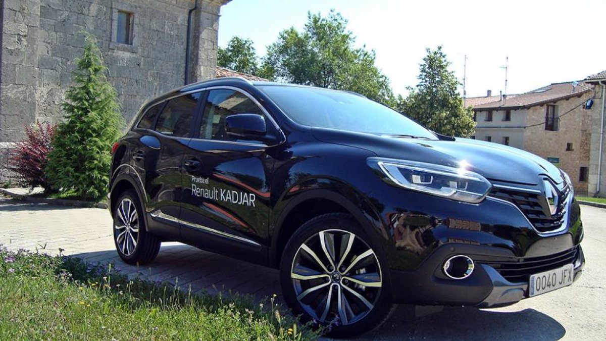 Este crossover compacto tiene una línea elegante que en nada desentona con los paisajes por los que circulo: Olmos de Atapuerca y el entorno de Orbaneja del Castillo. Atractivo sí, pero guarda también una exquisita tecnología y un potente motor.-HÉCTOR FUSTEL