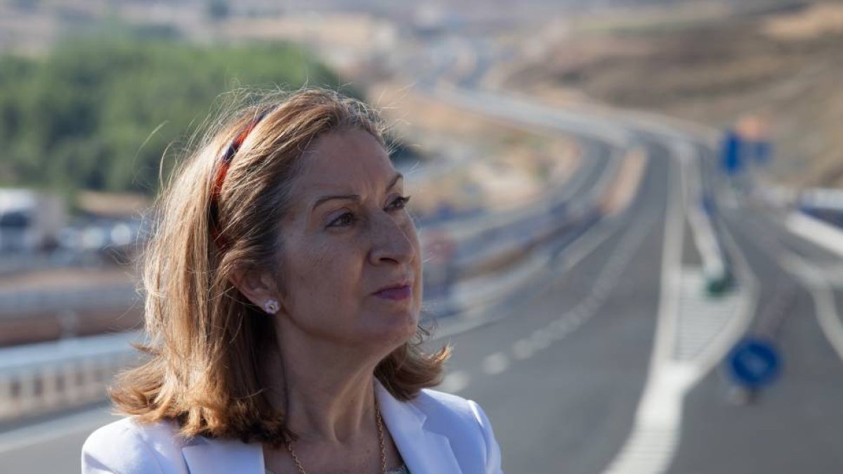 La ministra de Fomento, Ana Pastor asiste a la puesta en servicio del último tramo de la A-15 entre Soria y Medinaceli-Ical