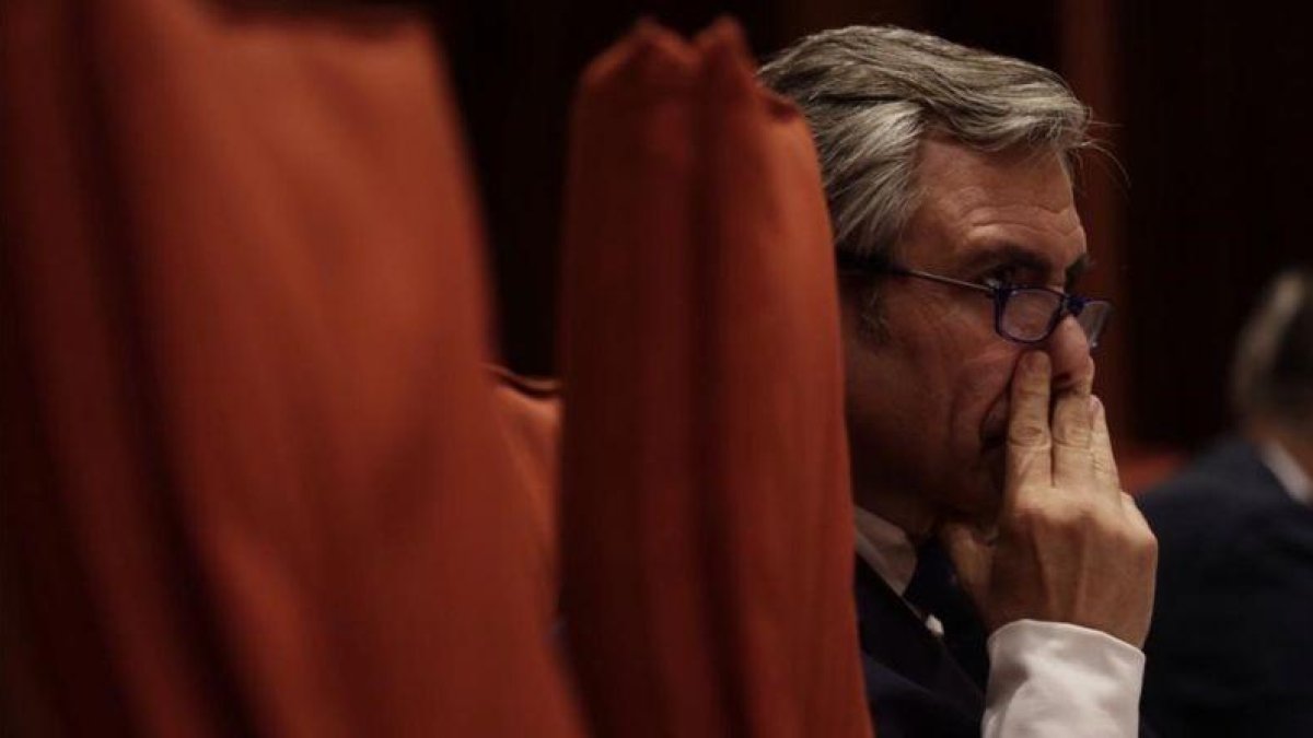 El que fuera director de la Oficina Antifrau de Cataluña, Daniel de Alfonso, comparece ante la comisión de Afers Institucionals del Parlament.-ALBERT BERTRAN