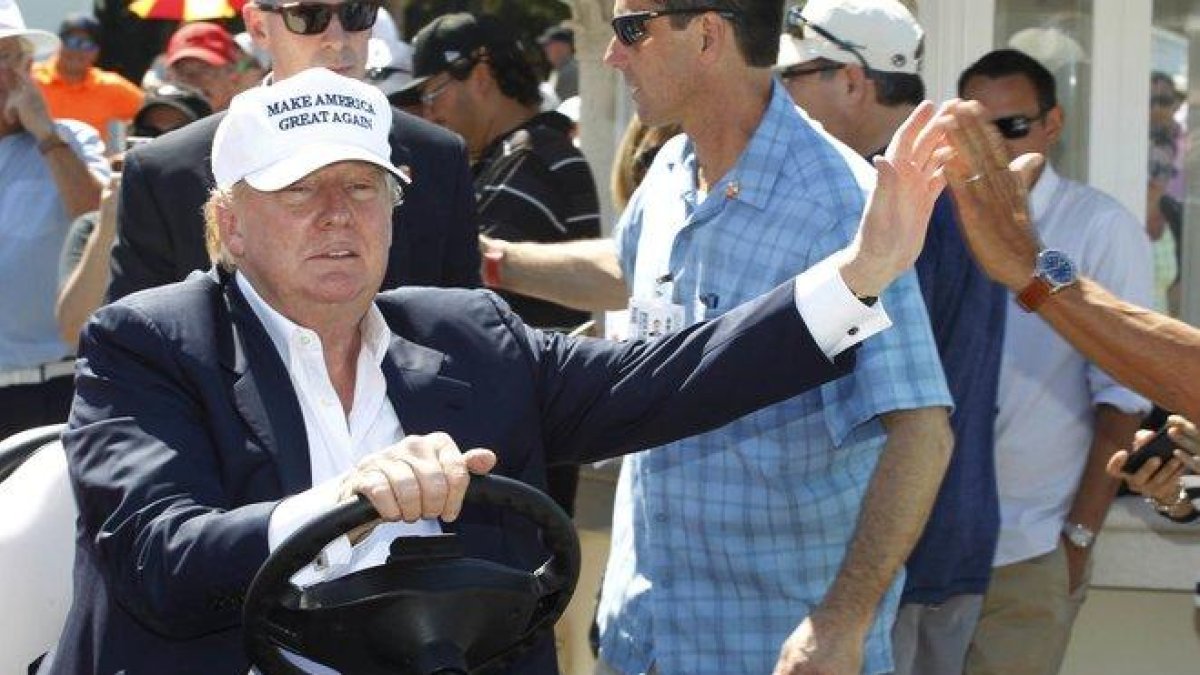 Trump desistió de organizar la cumbre en su club tras recibir fuertes críticas.-