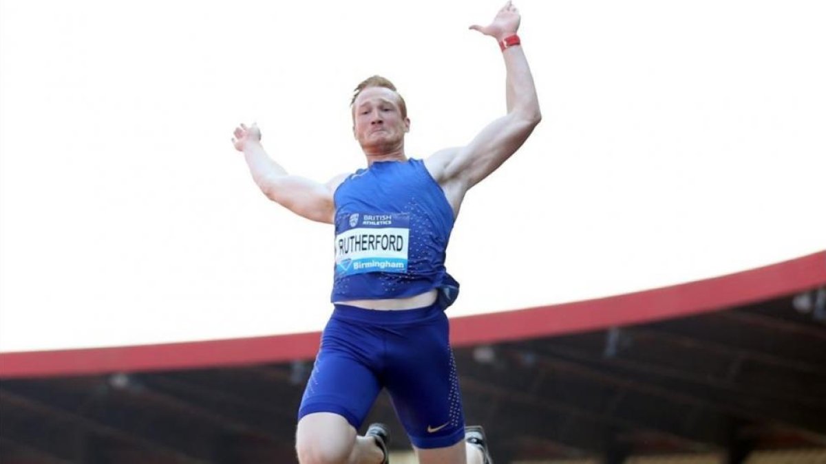 El atleta Greg Rutherford compitiendo en la Birmingham Diamond League el pasado domingo-MATTHEW CHILDS / REUTERS